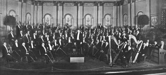 Leopold Stokowski and the Philadelphia Orchestra in his first season in 1913 